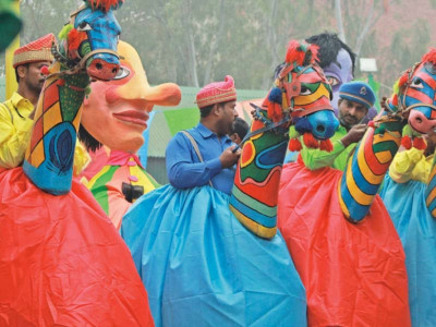 indonesian puppeteers present show in lahore indonesian puppeteers present show in lahore