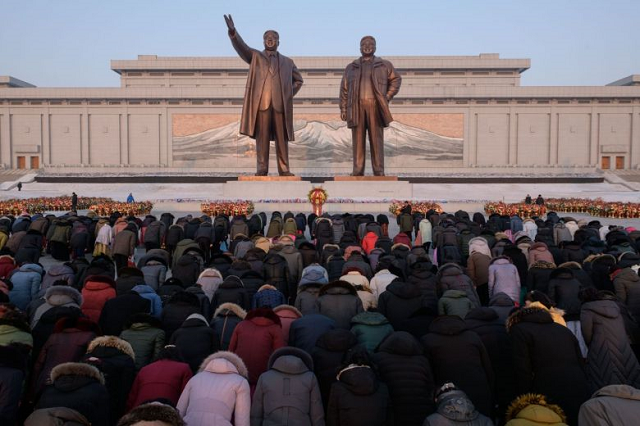 people paying their respects to the late north korean leaders kim il sung and kim jong il on mansu hill in pyongyang on feb 16 2019 photo afp