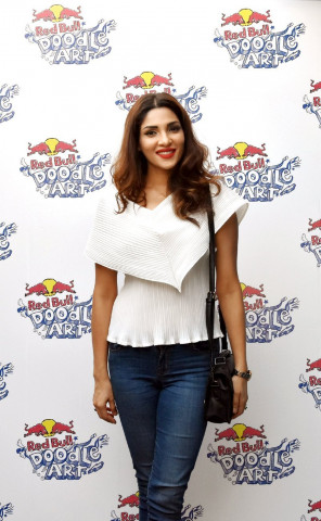 zhalay sarhadi doodle art red bull hosts a doodle art meet and greet session at mews karachi