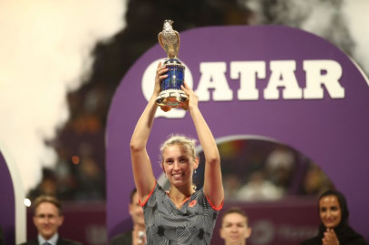 mertens shrugs off back pain to beat halep for qatar open title