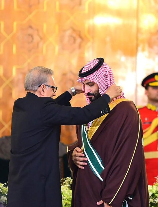 president arif alvi confers the country 039 s highest civilian award the nishan e pakistan to saudi crown prince mohammed bin salman at the president house in islamabad photo pid