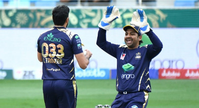 clinical gladiators romp past sultans