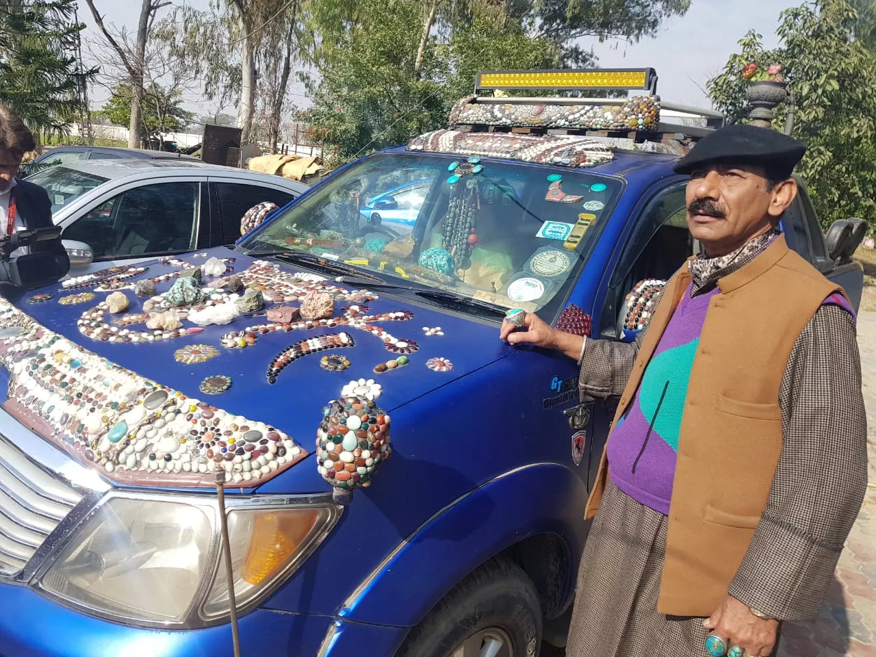 rana muhammad yar shows his vehicle beautifully decorated with precious stones photo express rana muhammad yar shows his vehicle beautifully decorated with precious stones photo express