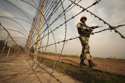 pakistani woman shot at by bsf