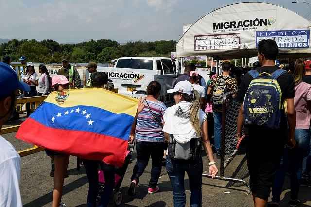 venezuelans cross the simon bolivar international bridge from cucuta colombia to san antonio del tachira venezuela on february 22 2019 photo afp venezuelans cross the simon bolivar international bridge from cucuta colombia to san antonio del tachira venezuela on february 22 2019 photo afp