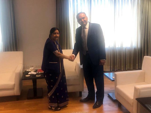 pti s ramesh kumar vankwani meets indian external affairs minister sushma swaraj photo express