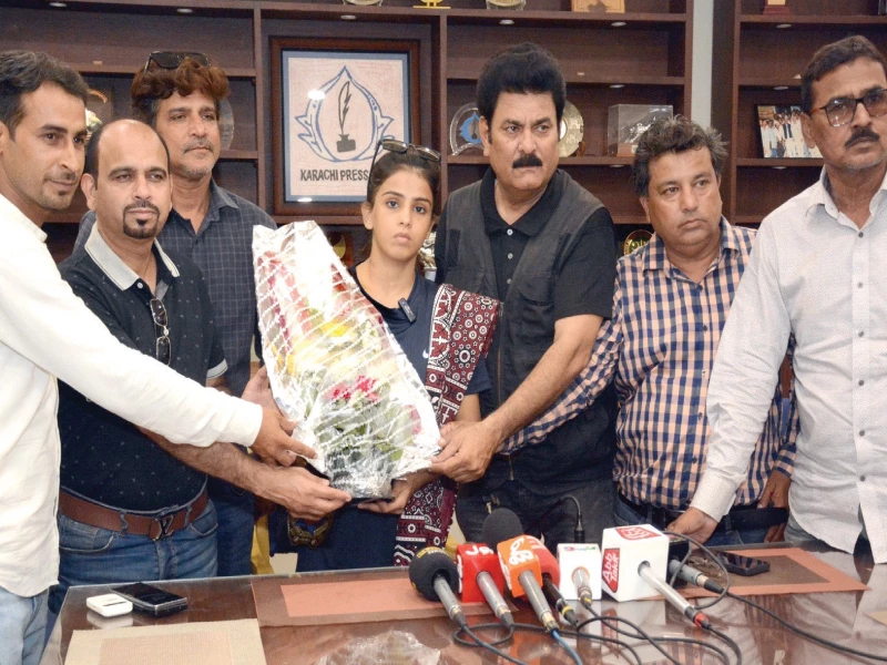 pakistan s trailblazing boxing champion aaliya soomro receives a shield in recognition of her historic achievement as the country s first female world champion photo jalal qureshi express pakistan s trailblazing boxing champion aaliya soomro receives a shield in recognition of her historic achievement as the country s first female world champion photo jalal qureshi express