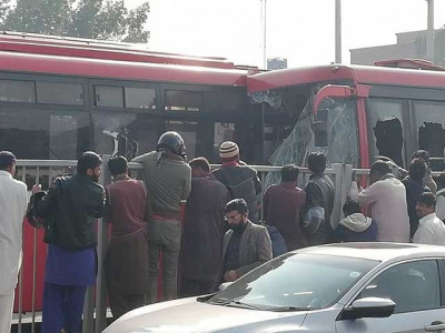 woman killed several injured after two metro buses crash in lahore