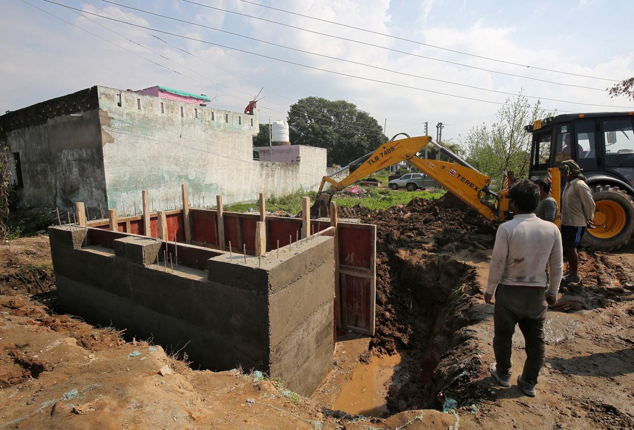 workers construct a concrete bunker in a residential area near the border with pakistan in samba sector near jammu photo reuters