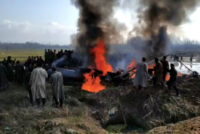 mi 17 chopper was crashed in an open field near garend kalaan village in budgam toi screengrab mi 17 chopper was crashed in an open field near garend kalaan village in budgam toi screengrab