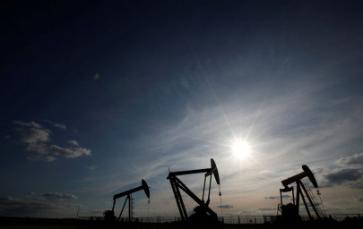 oil dips as trade talks drag china s economy slows