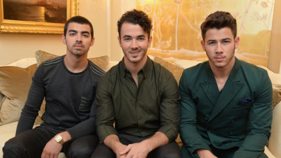jonas brothers make a comeback with sucker featuring their female partners jonas brothers make a comeback with sucker featuring their female partners