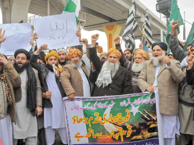 protesters in rawalpindi showing support for the pakistan army photo express agha mehroz