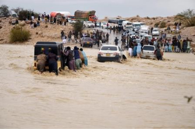 motorists face inconvenience because of flood in c avenue area of quetta photo online
