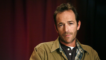 beverly hills 90210 star luke perry passes away at 52