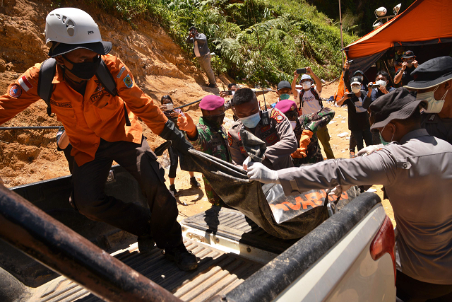 rescuers also had to temporarily halt the search on tuesday after rocks started to fall on them photo afp