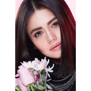 look in the mirror and remind yourself of who you are zara noor abbas