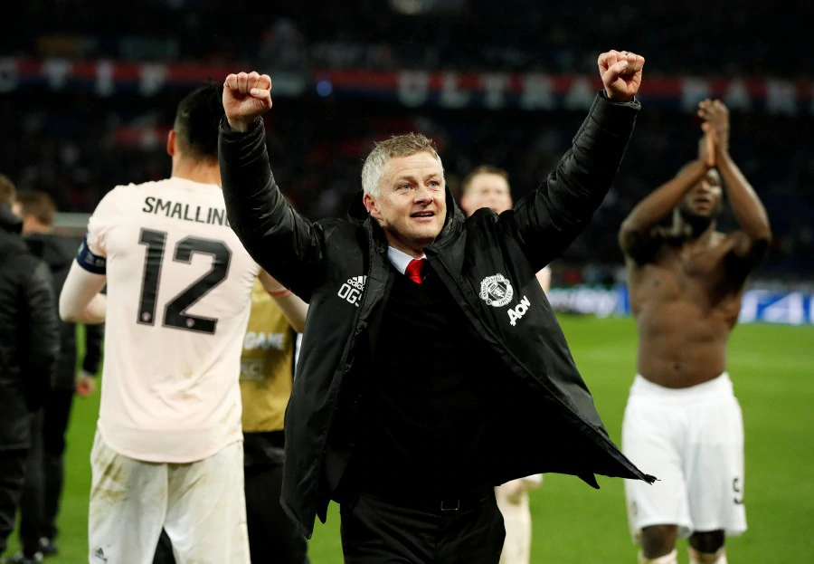 solskjaer was on the bench that night and the norwegian watched from the sideline here    curiously with a bib on over his jacket apparently due to a colour clash with psg 039 s kit    as his side went in front inside two minutes photo afp