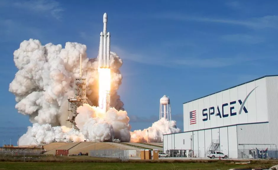 a spacex falcon heavy rocket lifts off from historic launch pad 39 a at the kennedy space center in cape canaveral florida us february 6 2018 photo reuters a spacex falcon heavy rocket lifts off from historic launch pad 39 a at the kennedy space center in cape canaveral florida us february 6 2018 photo reuters