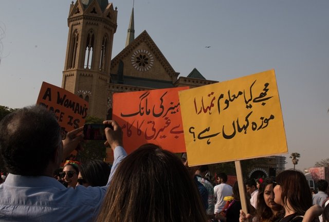 women allies take to karachi s streets to demand an end to patriarchy