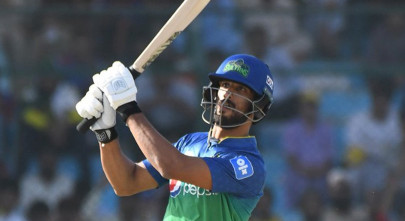 sultans ease past qalandars in karachi