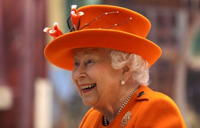 britain 039 s queen elizabeth ii gestures during a visit to the science museum in london on march 7 2019 photo afp