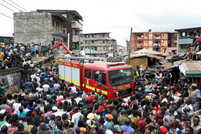 100 children many others feared trapped in collapse of nigeria building that housed school 100 children many others feared trapped in collapse of nigeria building that housed school