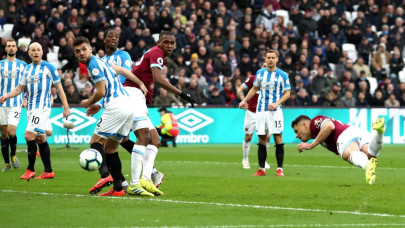 huddersfield move closer to relegation burnley in trouble huddersfield move closer to relegation burnley in trouble