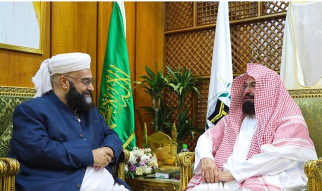 imam e kaaba with chairman pakistan ulema council photo express imam e kaaba with chairman pakistan ulema council photo express