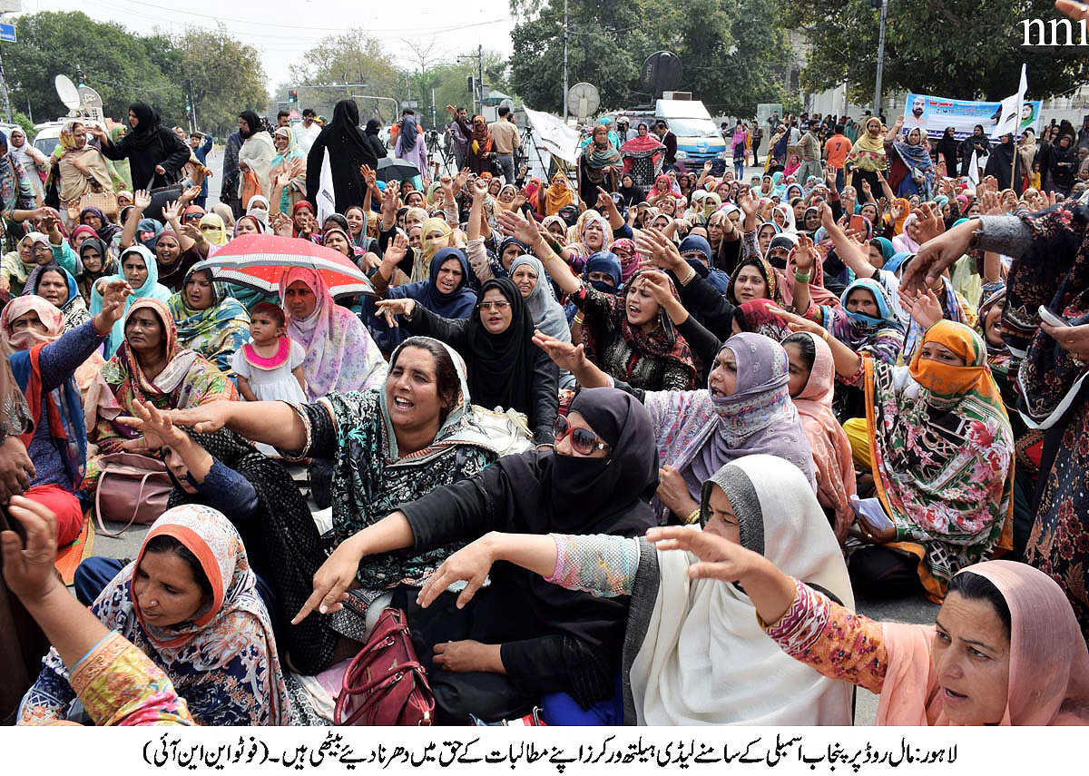 lady health workers stage sit in on mall road photo nni