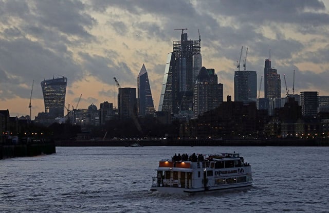 a river boat cruises down the river thames as the sun sets behind the canary wharf financial district of london britain december 7 2018 photo reuters