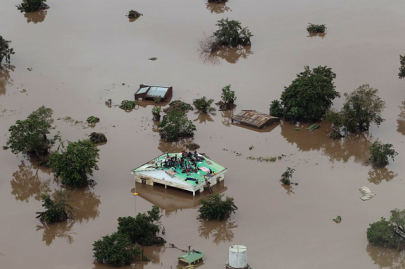 death toll in mozambique cyclone flooding rises above 200
