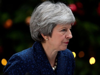 british pm may to request short delay to brexit