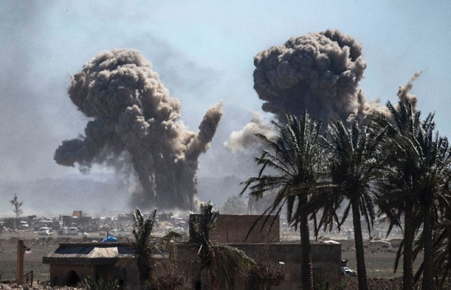 a plume of black smoke rises above the islamic state group 039 s last redoubt in the village of baghouz in eastern syria photo afp a plume of black smoke rises above the islamic state group 039 s last redoubt in the village of baghouz in eastern syria photo afp