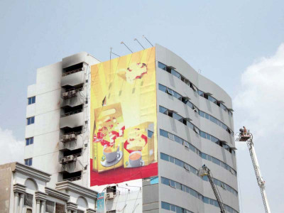 two plunge to death as fire erupts in 12 storey building in karachi two plunge to death as fire erupts in 12 storey building in karachi