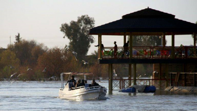 almost 100 dead as iraq ferry sinks on spring holiday trip almost 100 dead as iraq ferry sinks on spring holiday trip