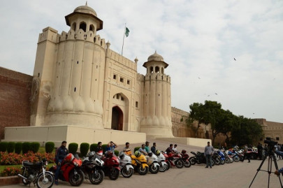 heavy bike rally held to mark pakistan day in lahore heavy bike rally held to mark pakistan day in lahore