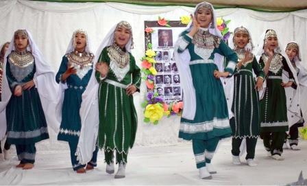 students perform during a ceremony on the occasion of pakistan day in quetta photo inp