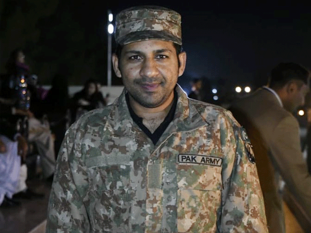 quetta gladiator captain sarfraz ahmed dons pakistan army uniform photo express quetta gladiator captain sarfraz ahmed dons pakistan army uniform photo express