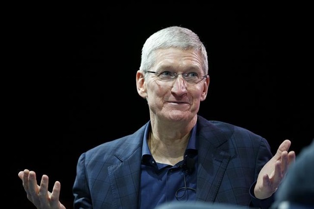 apple ceo tim cook speaks at the wsjd live conference in laguna beach california october 27 2014 photo reuters