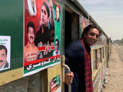 bilawal leads caravan i bhutto in show of strength