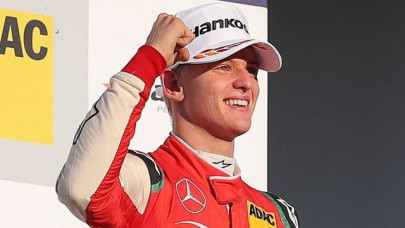 mick schumacher to test with ferrari and alfa romeo