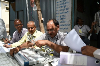 india seizes cash drugs and booze worth 70 million in pre vote crackdown