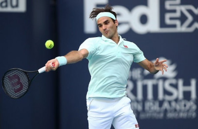 federer cruises on while halep advances to semi finals