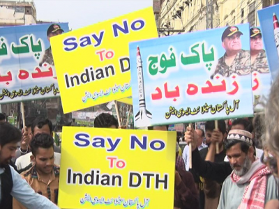 traders destroy indian dth equipment to endorse sc s crackdown on banned devices