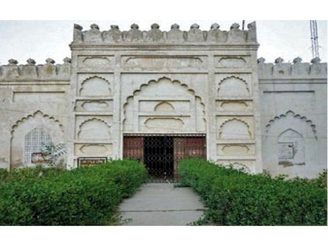 remains of a structure from the 18th or 19th century with red brick walls right were found during digging work at the demolished heritage building left inside pucca qila hyderabad photos express remains of a structure from the 18th or 19th century with red brick walls right were found during digging work at the demolished heritage building left inside pucca qila hyderabad photos express