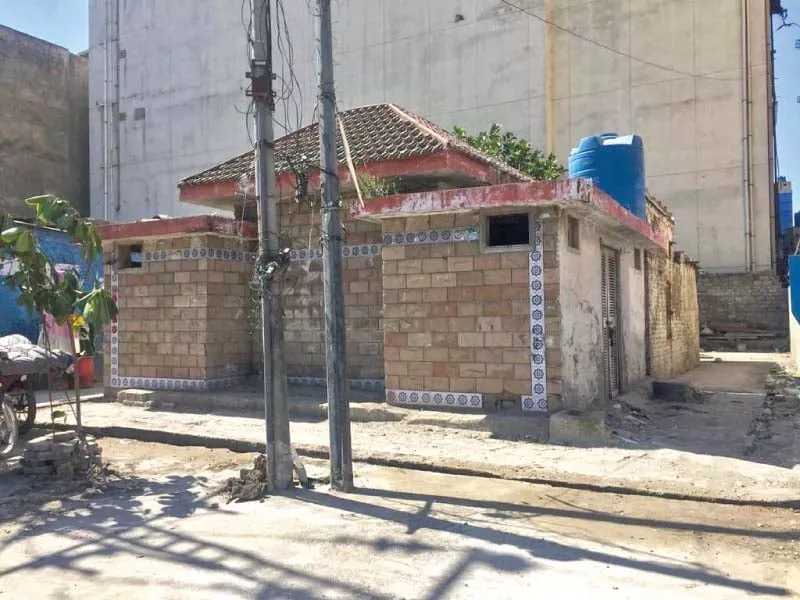 closed public toilet on adamjee road photo express closed public toilet on adamjee road photo express