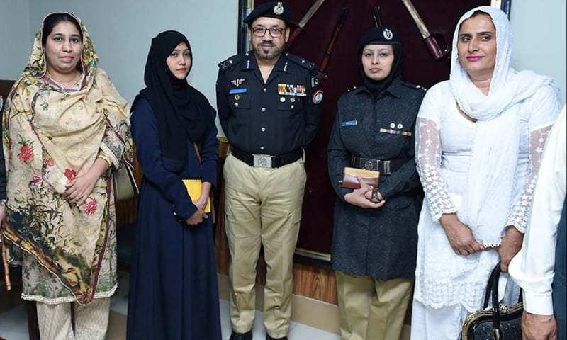 sindh inspector general dr syed kaleem imam in a group photo with transgender representative sanam faqeer in white photo courtesy sindh police