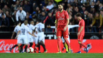 it hurts valencia inflict first defeat on zidane s new madrid it hurts valencia inflict first defeat on zidane s new madrid