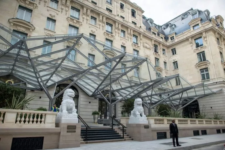 thieves smashed display cases holding jewels and clothing at the peninsula hotel in paris while holding employees at gunpoint photo afp thieves smashed display cases holding jewels and clothing at the peninsula hotel in paris while holding employees at gunpoint photo afp